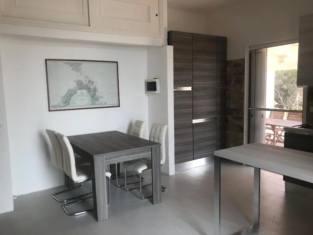 Villa Iride Trinità dʼAgultu 0*,  Itália