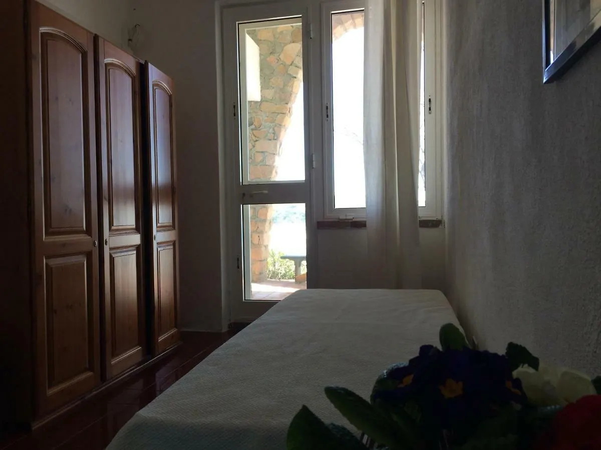 Villa Iride Trinità dʼAgultu Itália